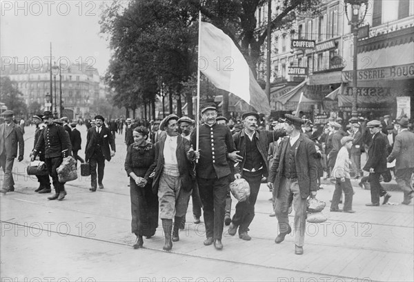 French Reservists going to R.R. station in Paris, between c1914 and c1915. Creator: Bain News Service.