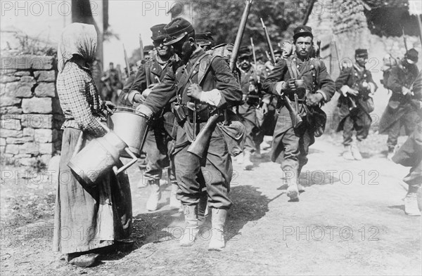 Peasant giving drink to French soldiers, between c1914 and c1915. Creator: Bain News Service.