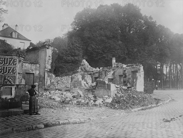 Senlis, Rue de la Republique, 1914. Creator: Bain News Service.