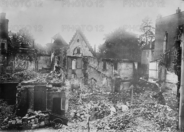 Rue Bellon, Senlis, 1914. Creator: Bain News Service.