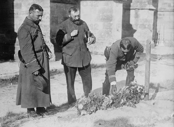 French Officers at graves of comrades, 1914. Creator: Bain News Service.