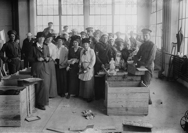 Packing for Christmas Ship, 1914. Creator: Bain News Service.