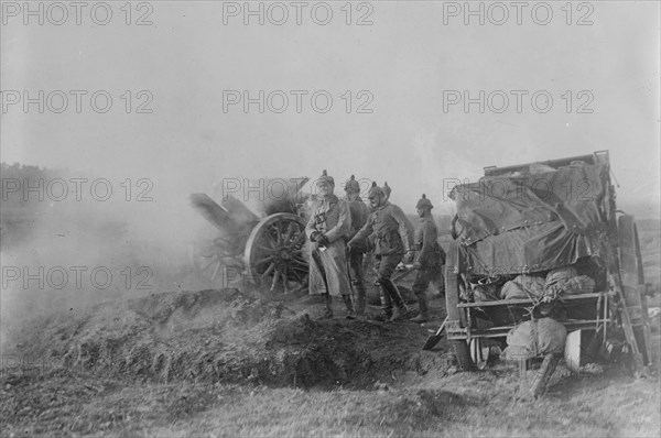 German field gun in action, between 1914 and c1915. Creator: Bain News Service.