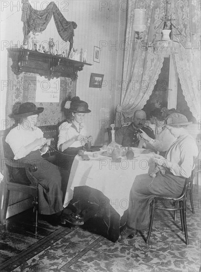 Berlin, knitting for soldiers in Doctor's anteroom, between 1914 and c1915. Creator: Bain News Service.