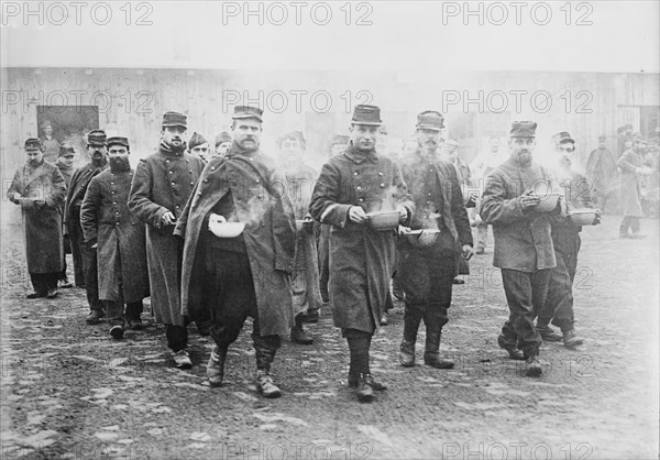 Prisoners getting soup, Zossen, between 1914 and c1915. Creator: Bain News Service.