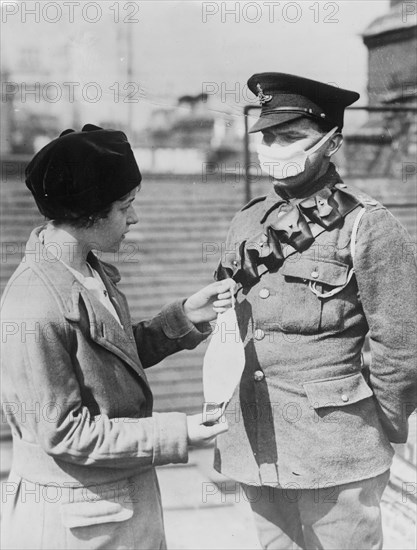 Respirator for British soldiers, between 1914 and c1915. Creator: Bain News Service.