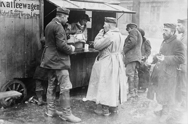 Free coffee wagon, Lotzen, between c1910 and c1915. Creator: Bain News Service.