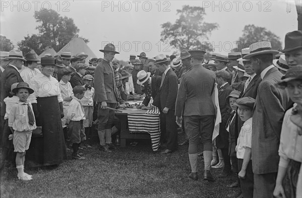 14th Infantry Camp, signing recruit in, 1917 or 1918. Creator: Bain News Service.