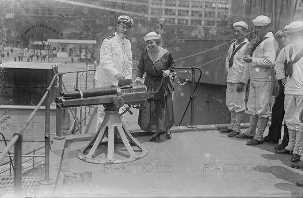 Mabel Garrison & Captain Pierce, 16 Jul 1917. Creator: Bain News Service.