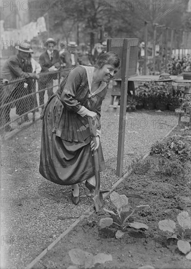 Mabel Garrison, 1917. Creator: Bain News Service.