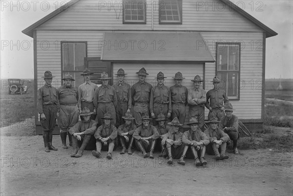 Aviators, Mineola, between 1917 and 1918. Creator: Bain News Service.