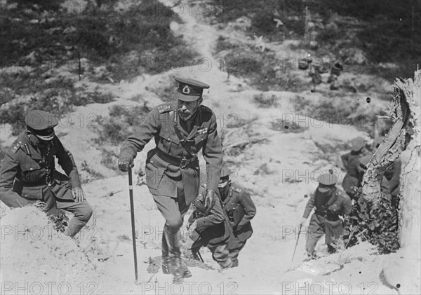 King George V mounting Butte De Warlencourt, 13 Jul 1917. Creator: Bain News Service.