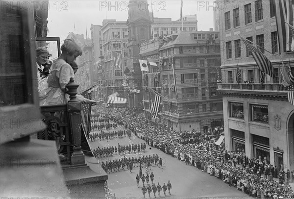 Army on 5th Ave., 30 Aug 1917. Creator: Bain News Service.