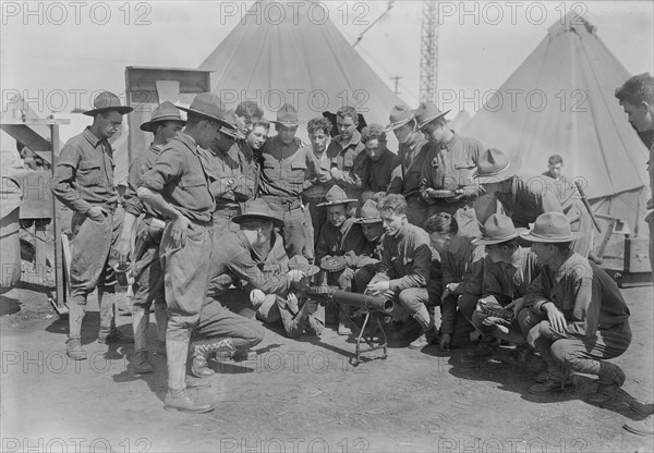 Lewis machine gun crew, Camp Mills, 10 Jul 1917. Creator: Bain News Service.