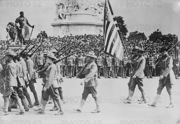 U.S. troops in London, between c1915 and c1920. Creator: Bain News Service.