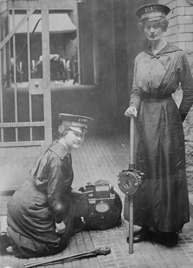 German women do men's work, between c1915 and 1918. Creator: Bain News Service.