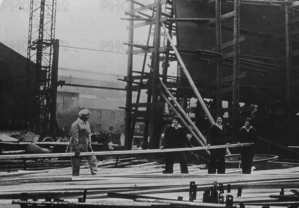 English women in ship yards, between c1915 and 1918. Creator: Bain News Service.