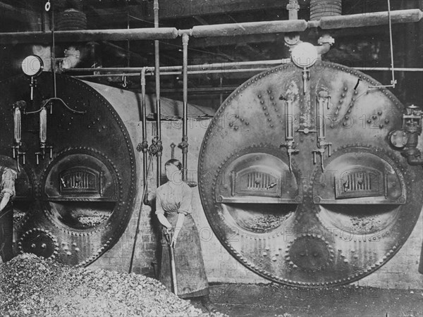 English furnace woman in iron works, between c1915 and 1917. Creator: Bain News Service.