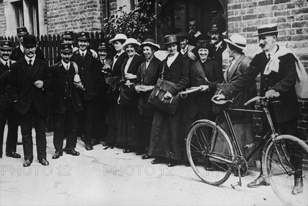 English Post women, between c1915 and c1917. Creator: Bain News Service.