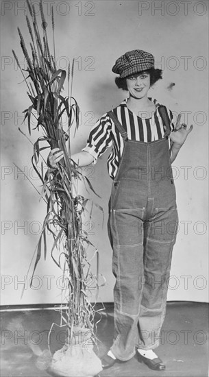 Farmerette, Los Angeles, between c1915 and 1918. Creator: Bain News Service.