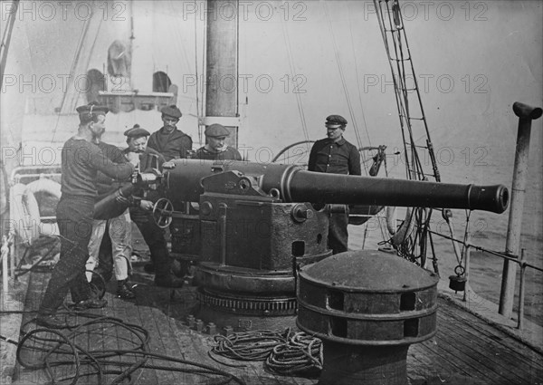 Gun of 100 - French Navy, 20 May 1918. Creator: Bain News Service.