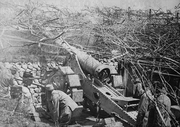 Macedonia, French 155 gun ready to fire, between c1915 and 1918. Creator: Bain News Service.