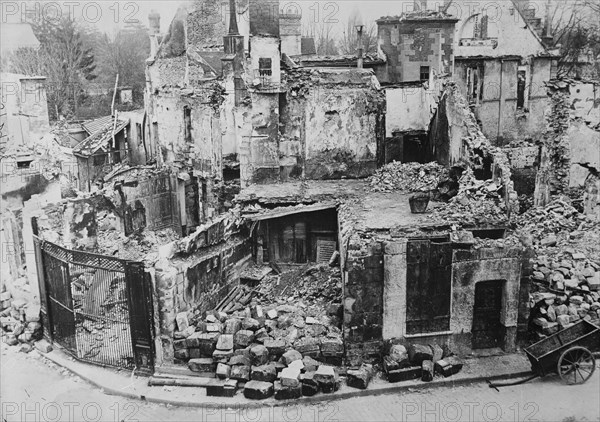 Ruins of Senlis, between c1915 and c1920. Creator: Bain News Service.