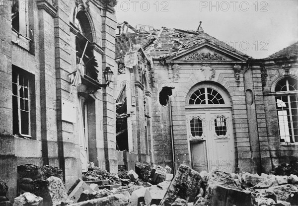 Verdun, entrance to Archbishop's Palace, 1916. Creator: Bain News Service.