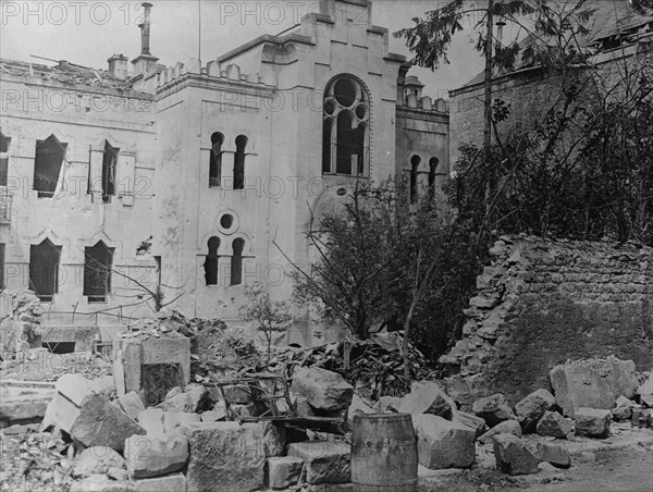Verdun - Garden & Synagogue near Polboulhot St. [Rue des Fre`res Boulhaut], between c1915 and 1918. Creator: Bain News Service.