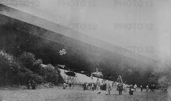 Wrecked zep. [zeppelin] in France, 1917. Creator: Bain News Service.