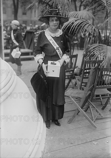 Mrs. Lounsbery Perry, 1918. Creator: Bain News Service.