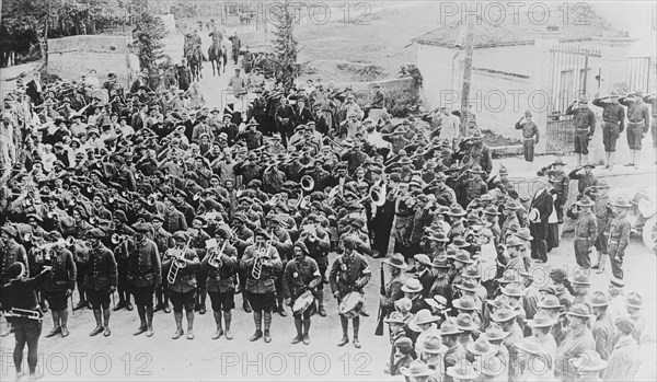 French band & U.S. troops, 1917 or 1918. Creator: Bain News Service.