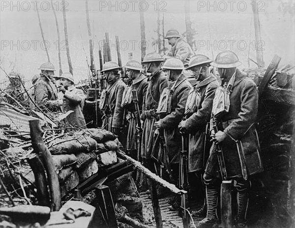U.S. infantry & machine gun men assigned in trenches, between c1915 and c1920. Creator: Bain News Service.