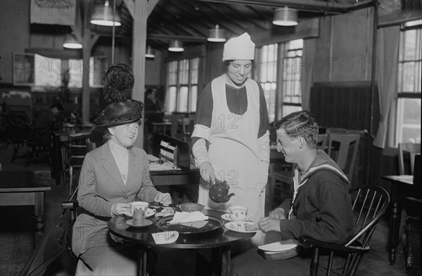 Mrs. J. Ward & Mrs. Jay Gould, 1918. Creator: Bain News Service.