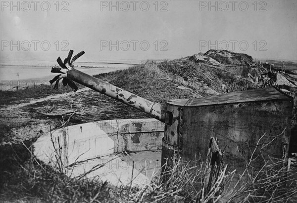 Zeebrugge, gun spoiled by Germans, 24 Oct 1918. Creator: Bain News Service.