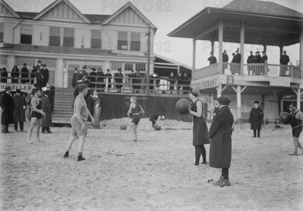 Coney Isl., 1/3/15, 1915. Creator: Bain News Service.