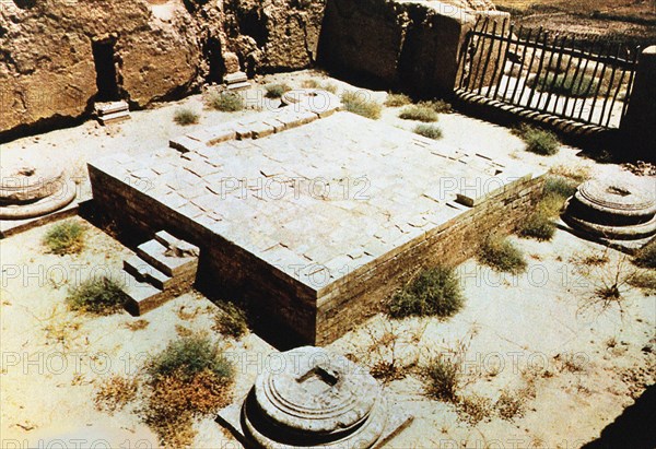 The altar of Surkh Kotal Temple. Creator: Unknown photographer.