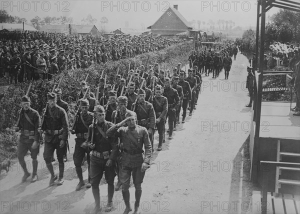 U.S. soldiers reviewed by King Geo., between c1915 and c1920. Creator: Bain News Service.