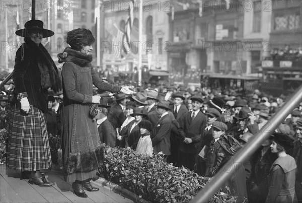 Grace George sells bonds, between c1915 and 1918. Creator: Bain News Service.