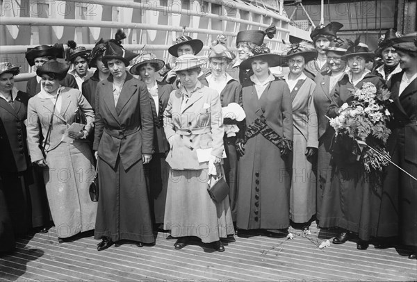 Nurses on American liner the St. Louis, 4/17/15, 1915. Creator: Bain News Service.