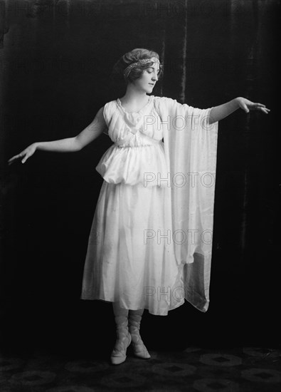 Violet Romer, between c1910 and c1915. Creator: Bain News Service.