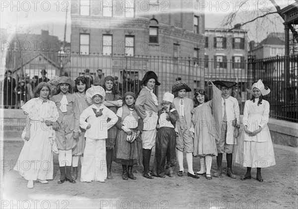 Colonial Costumes -- Gaynor Park, 1913. Creator: Bain News Service.