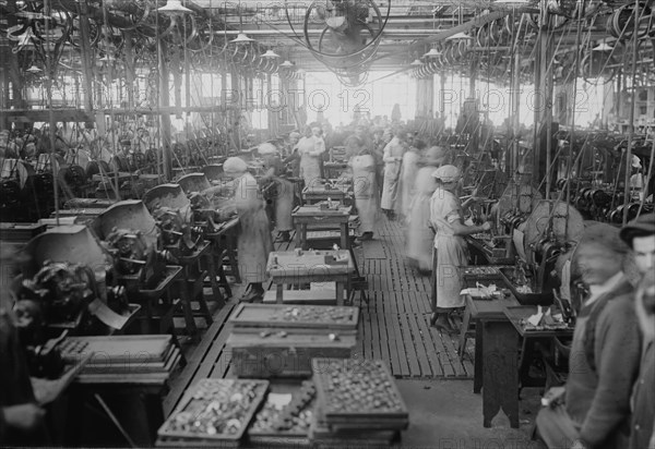 Rounding rings, between c1915 and c1920. Creator: Bain News Service.