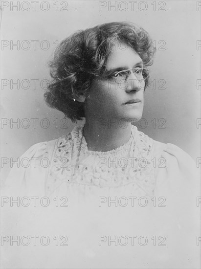 Beatrice Harraden, 1913. Creators: Bain News Service, George Graham Bain.