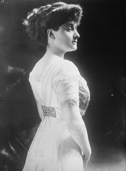 Mrs. Otto H. Kahn, 1910. Creator: Bain News Service.