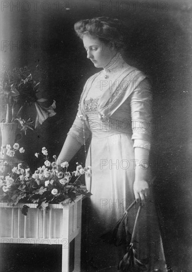 Princess August Wilhelm von Preussen, Selle u. Kuntze, 1910. Creator: Bain News Service.