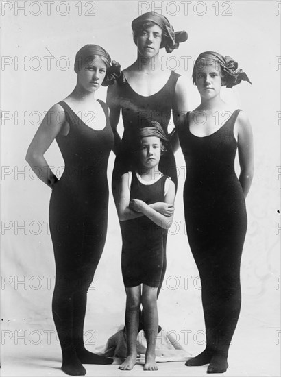 The four Dew Sisters in leotards, 1913. Creators: Bain News Service, George Graham Bain.