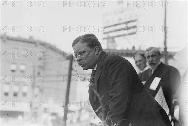 Roosevelt speaking outside, Yonkers, NY, 1910. Creator: Bain News Service.