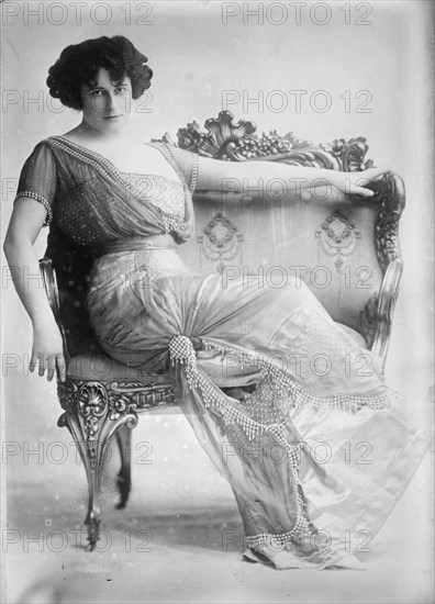 Kitty Gordon in loveseat, 1910. Creator: Bain News Service.