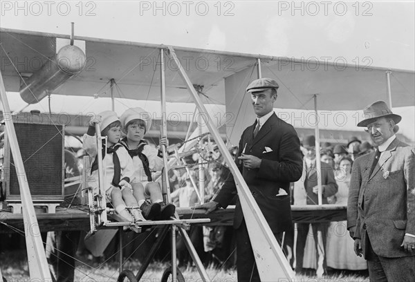 Rodgers (twins? on plane?), between c1910 and c1915. Creator: Bain News Service.